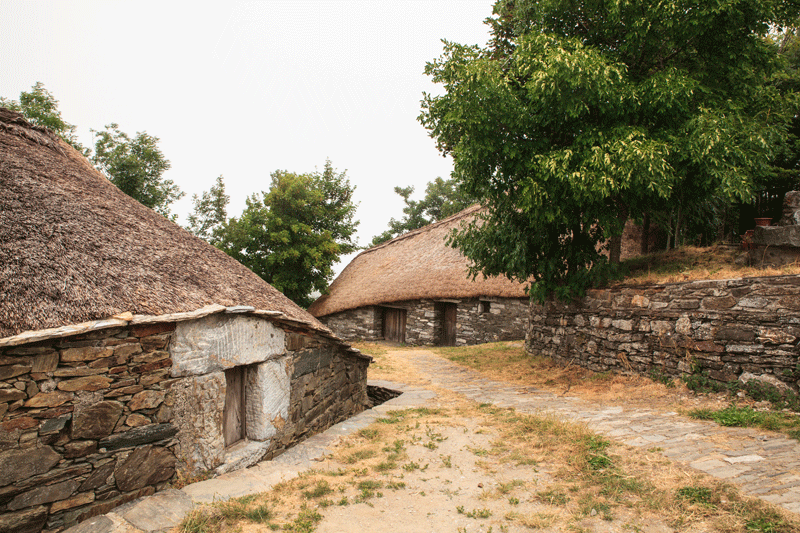 Route through Galicia by motorhome: 6 towns frozen in the Middle Ages.